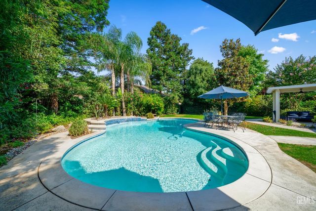1009 Wealdshire Court, Bakersfield, CA 93311