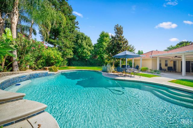 1009 Wealdshire Court, Bakersfield, CA 93311