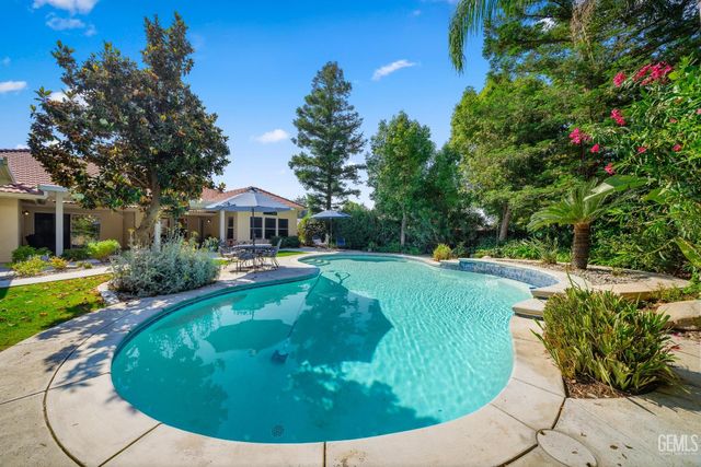 1009 Wealdshire Court, Bakersfield, CA 93311