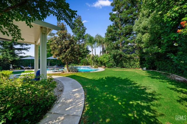 1009 Wealdshire Court, Bakersfield, CA 93311