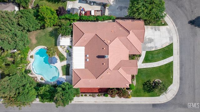 1009 Wealdshire Court, Bakersfield, CA 93311
