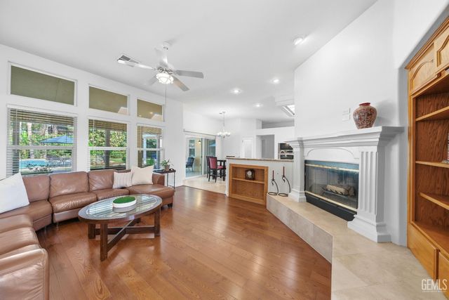 1009 Wealdshire Court, Bakersfield, CA 93311