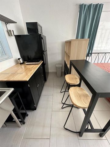 1637 SW 16th St B, Miami, FL 33145