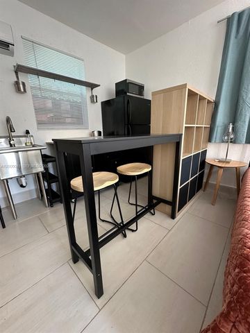 1637 SW 16th St B, Miami, FL 33145