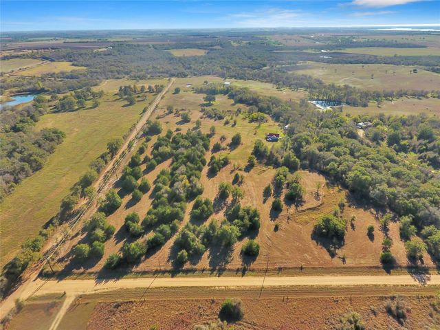 2146 County Road 418, Thorndale, TX 76577