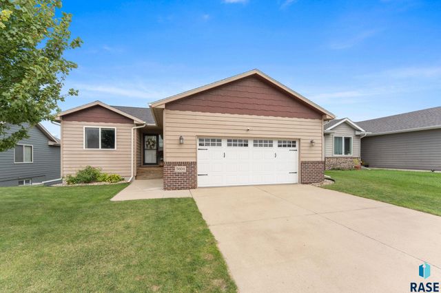 5604 W Oakcrest Dr Drive, Sioux Falls, SD 57107