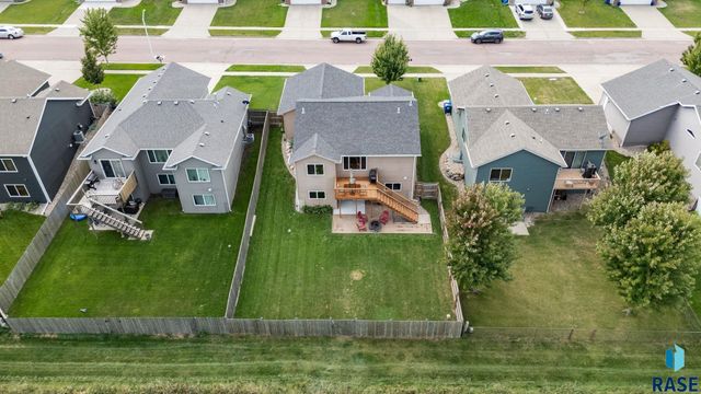 5604 W Oakcrest Dr Drive, Sioux Falls, SD 57107