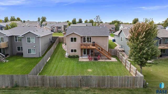 5604 W Oakcrest Dr Drive, Sioux Falls, SD 57107
