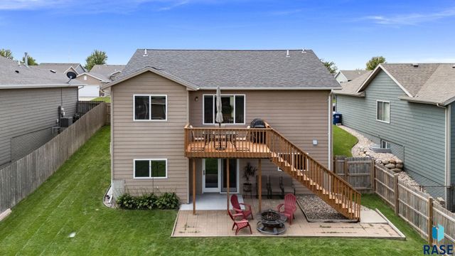 5604 W Oakcrest Dr Drive, Sioux Falls, SD 57107
