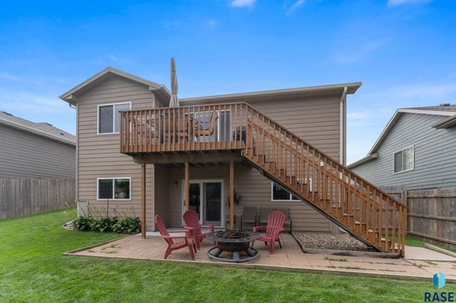 5604 W Oakcrest Dr Drive, Sioux Falls, SD 57107