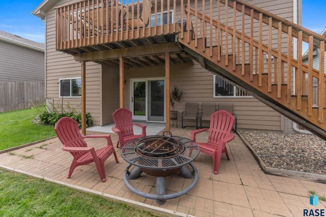 5604 W Oakcrest Dr Drive, Sioux Falls, SD 57107