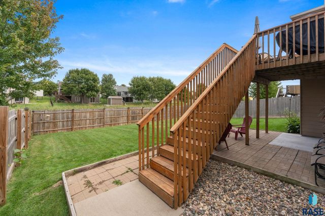 5604 W Oakcrest Dr Drive, Sioux Falls, SD 57107