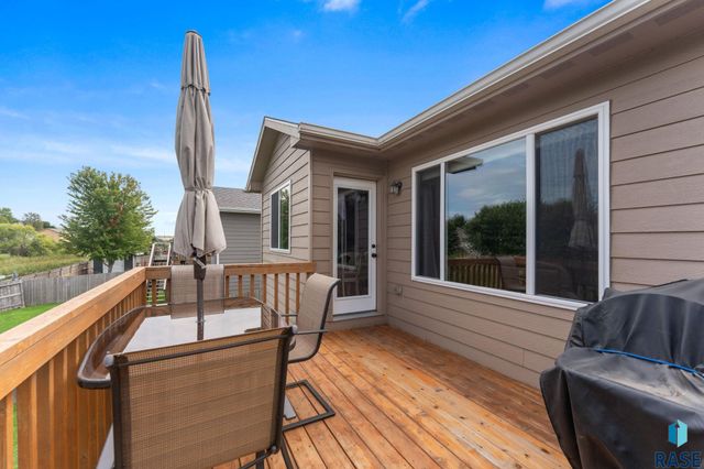 5604 W Oakcrest Dr Drive, Sioux Falls, SD 57107