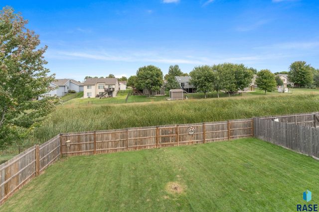 5604 W Oakcrest Dr Drive, Sioux Falls, SD 57107