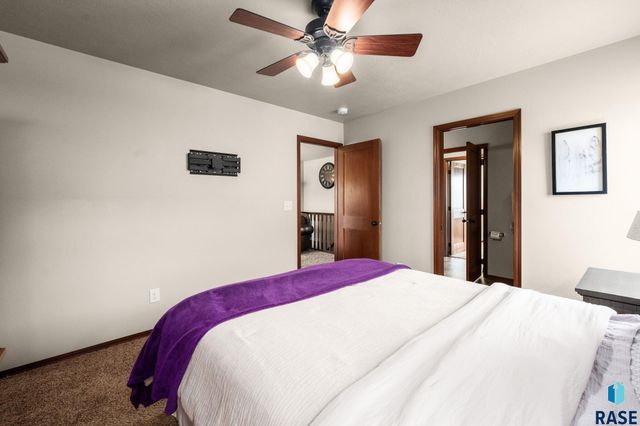 5604 W Oakcrest Dr Drive, Sioux Falls, SD 57107
