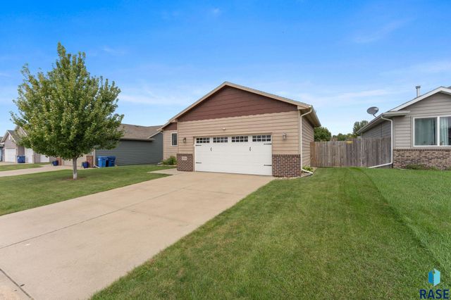 5604 W Oakcrest Dr Drive, Sioux Falls, SD 57107