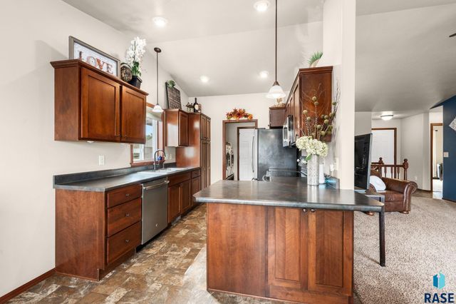 5604 W Oakcrest Dr Drive, Sioux Falls, SD 57107