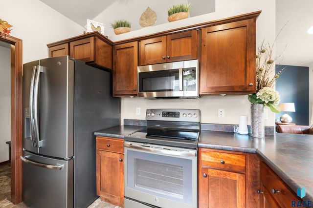 5604 W Oakcrest Dr Drive, Sioux Falls, SD 57107