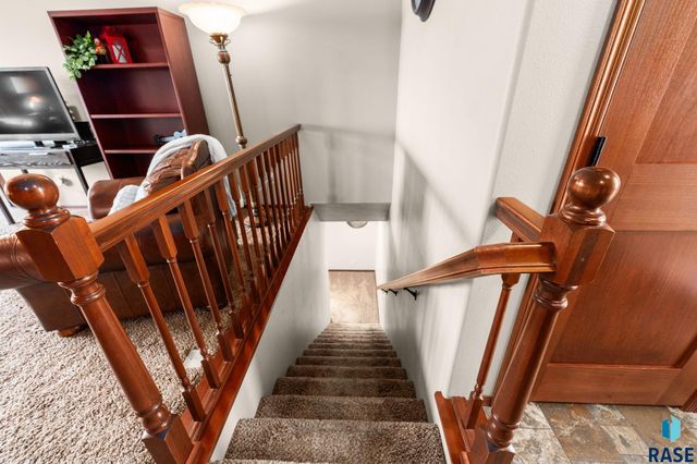 5604 W Oakcrest Dr Drive, Sioux Falls, SD 57107
