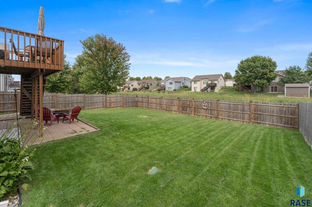 5604 W Oakcrest Dr Drive, Sioux Falls, SD 57107