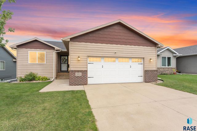 5604 W Oakcrest Dr Drive, Sioux Falls, SD 57107