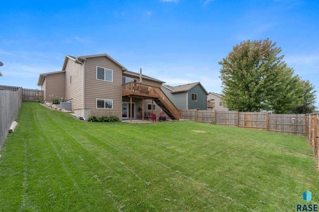 5604 W Oakcrest Dr Drive, Sioux Falls, SD 57107