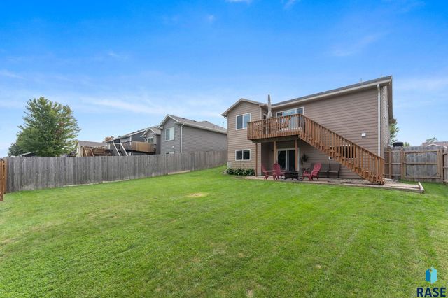 5604 W Oakcrest Dr Drive, Sioux Falls, SD 57107