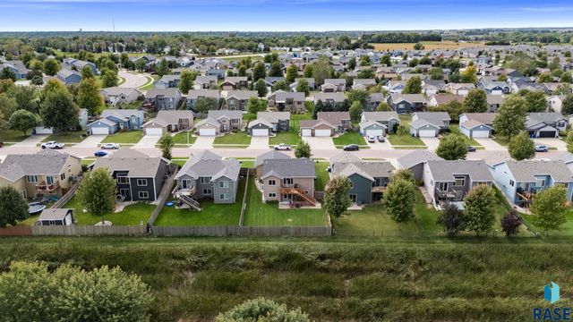 5604 W Oakcrest Dr Drive, Sioux Falls, SD 57107