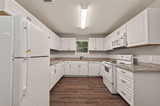 1115 Avenue E, Rosenberg, TX 77471