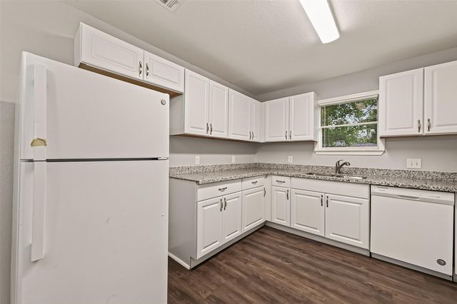 1115 Avenue E, Rosenberg, TX 77471