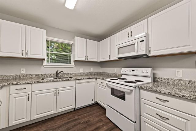 1115 Avenue E, Rosenberg, TX 77471