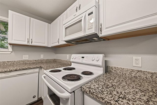 1115 Avenue E, Rosenberg, TX 77471