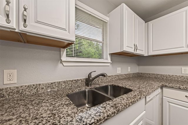 1115 Avenue E, Rosenberg, TX 77471