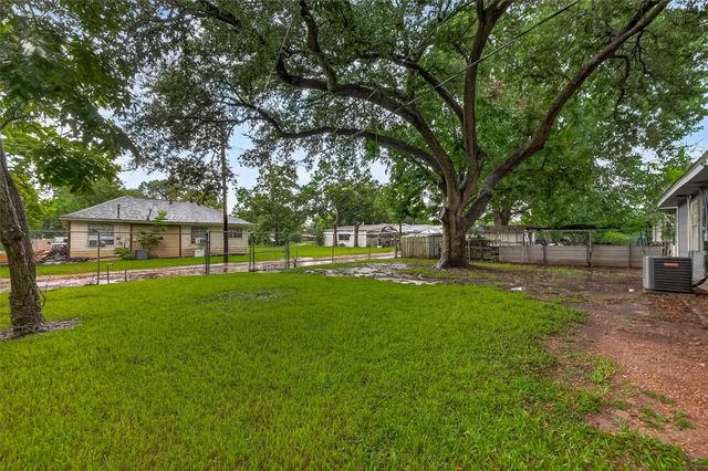 1115 Avenue E, Rosenberg, TX 77471