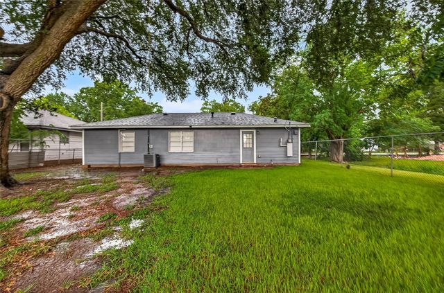 1115 Avenue E, Rosenberg, TX 77471