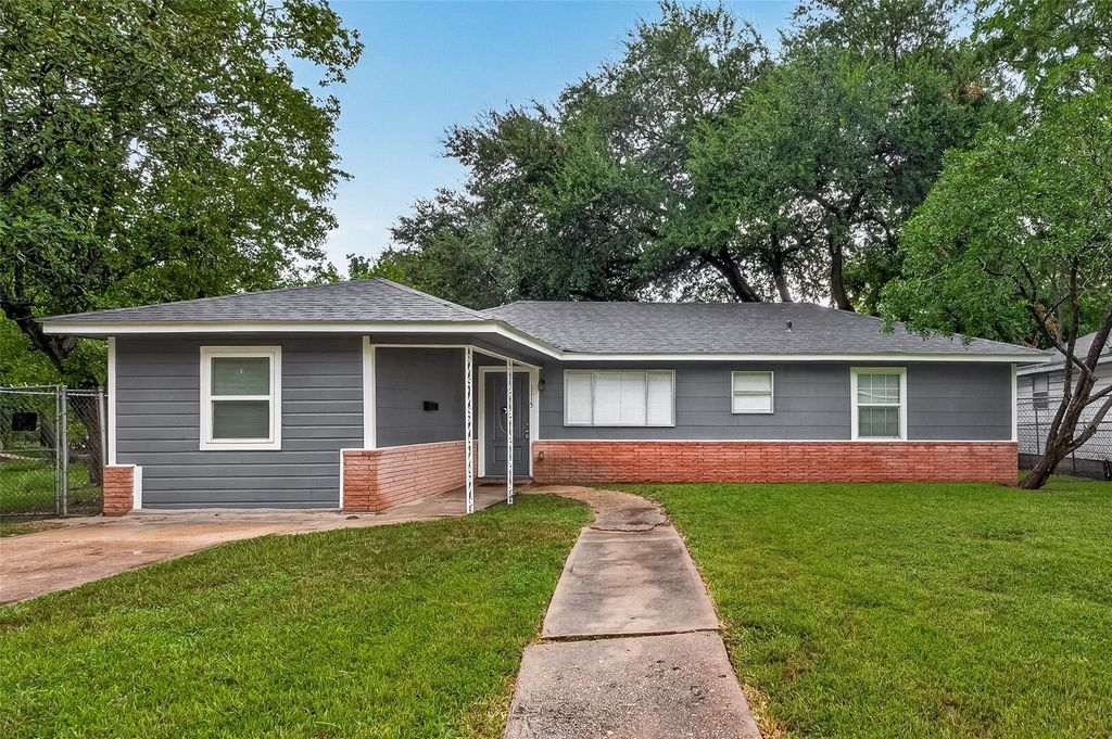 1115 Avenue E, Rosenberg, TX 77471