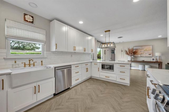 2450 DERBYSHIRE ROAD, Maitland, FL 32751