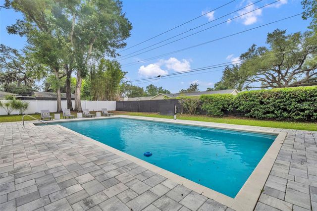 2450 DERBYSHIRE ROAD, Maitland, FL 32751