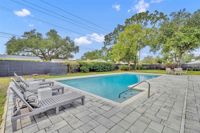 2450 DERBYSHIRE ROAD, Maitland, FL 32751