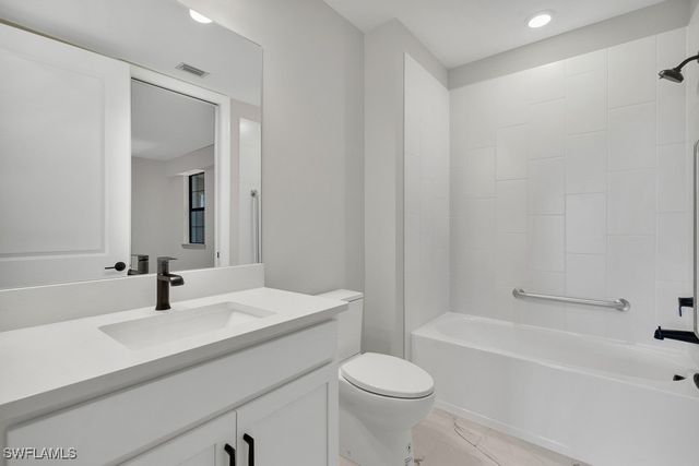 15320 Lucerna ST 102, Naples, FL 34114