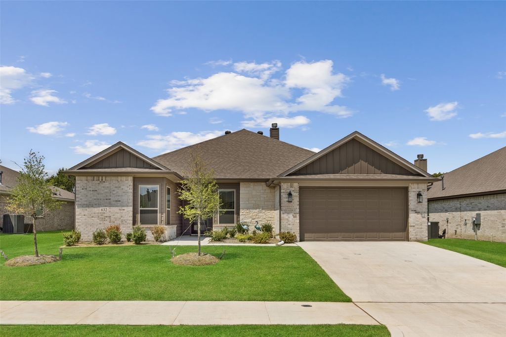 632 Mooney Drive, Saginaw, TX 76179