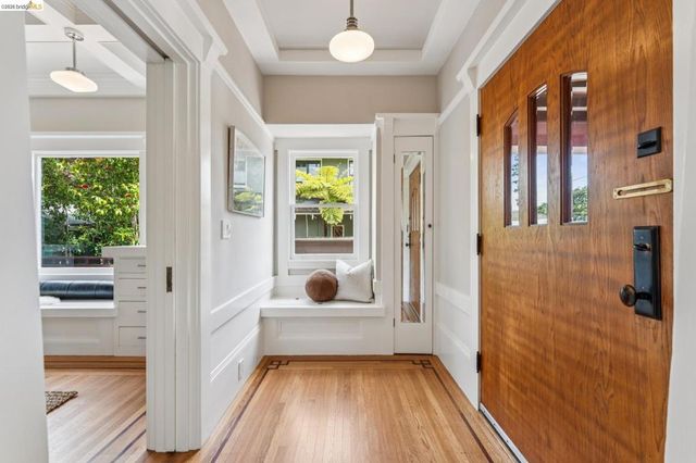 6004 Auburn Avenue, Oakland, CA 94618