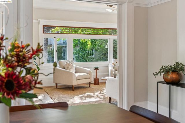 6004 Auburn Avenue, Oakland, CA 94618