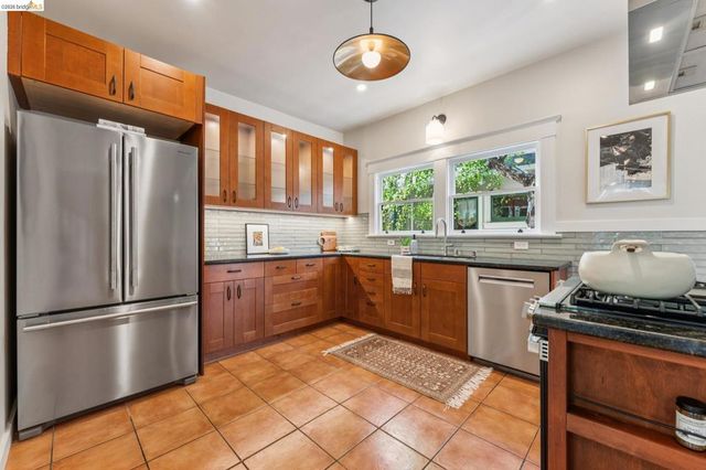 6004 Auburn Avenue, Oakland, CA 94618