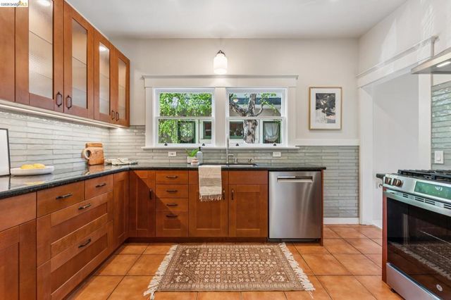 6004 Auburn Avenue, Oakland, CA 94618