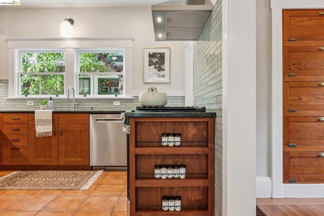 6004 Auburn Avenue, Oakland, CA 94618