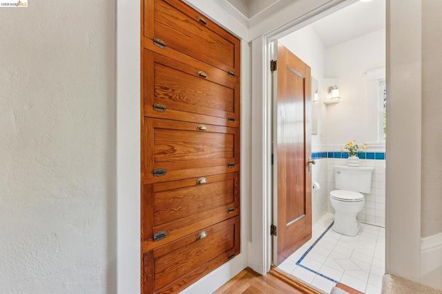 6004 Auburn Avenue, Oakland, CA 94618