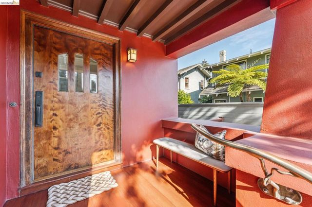 6004 Auburn Avenue, Oakland, CA 94618