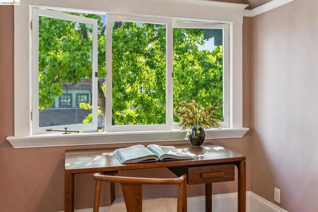 6004 Auburn Avenue, Oakland, CA 94618