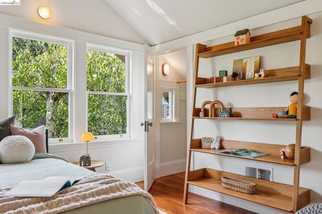 6004 Auburn Avenue, Oakland, CA 94618